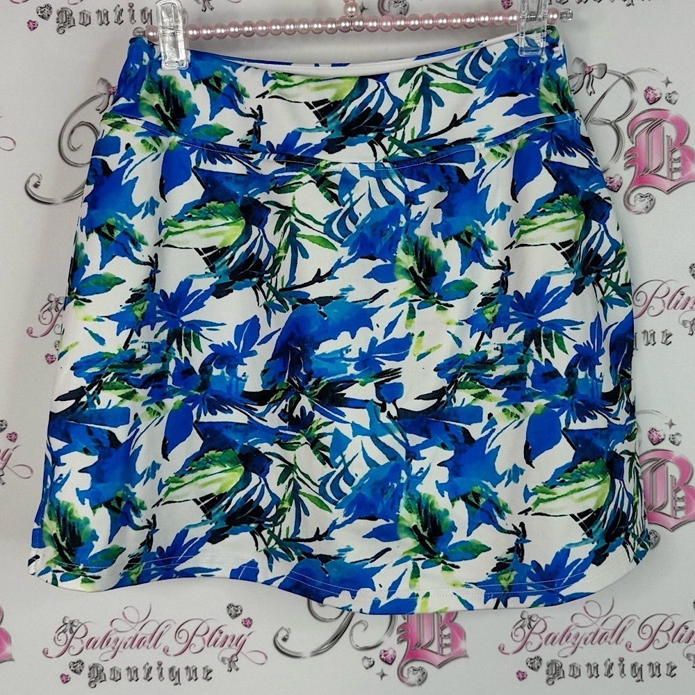 Oyaniki Floral Print Skirt in Blue and Green skort stretchy tropical flowers